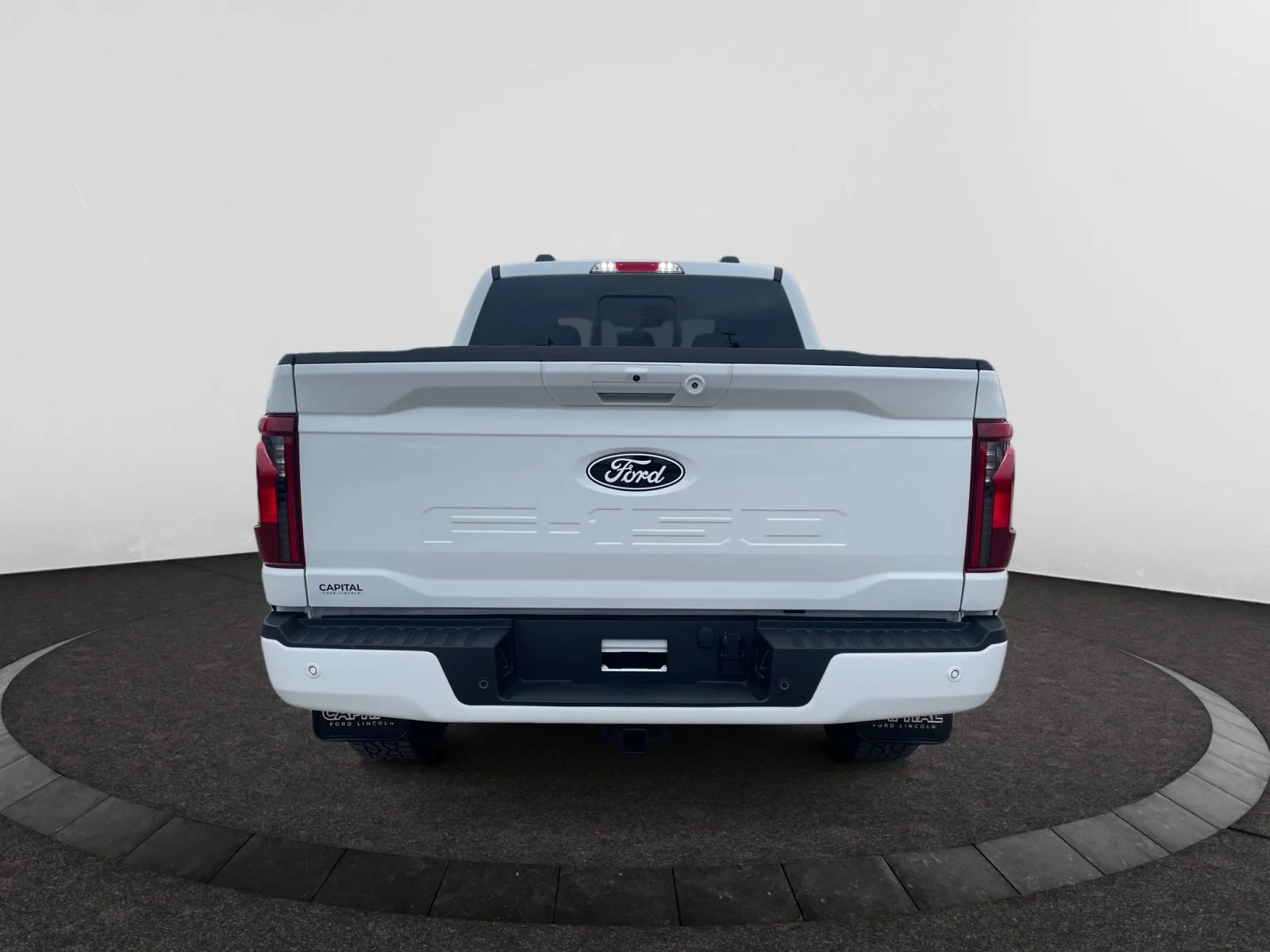New 2026 Oxford White Ford XLT image 4