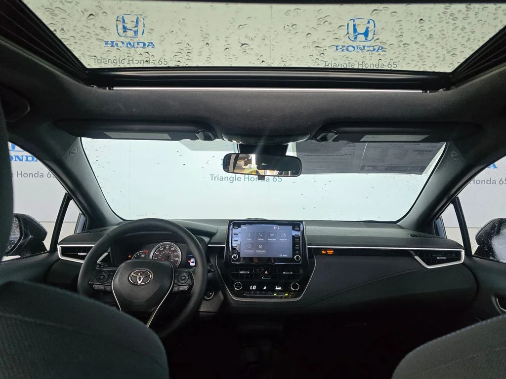 Used 2022  Toyota SE image 8
