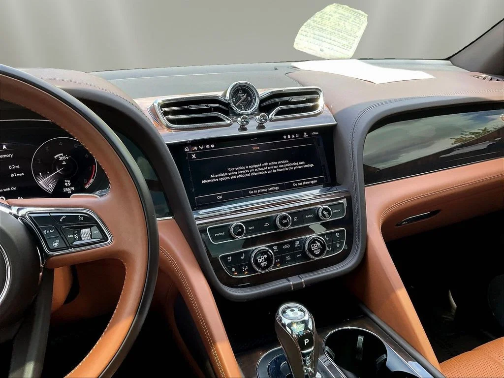Used 2021 Midnight Emerald Bentley V8 image 9