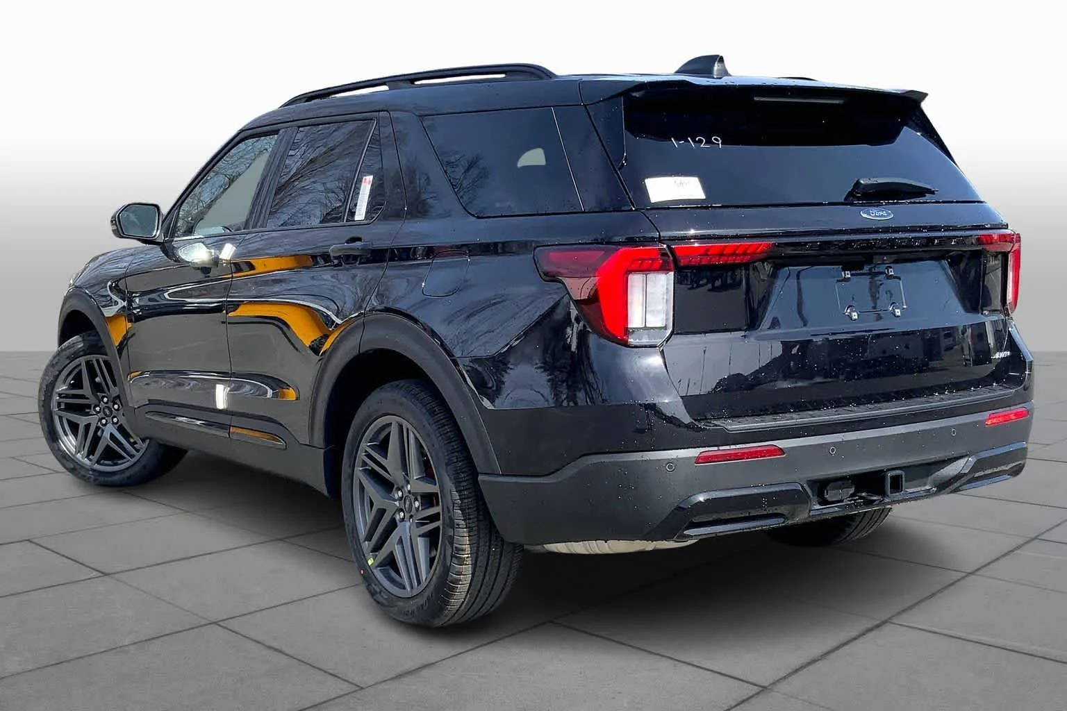 New 2026 Agate Black Metallic Ford ST-Line image 3
