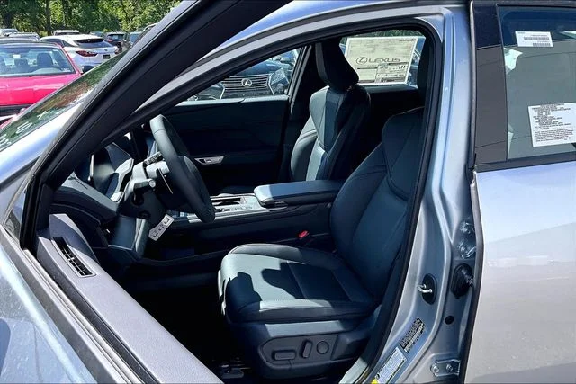 New 2026 Iridium Lexus  image 9