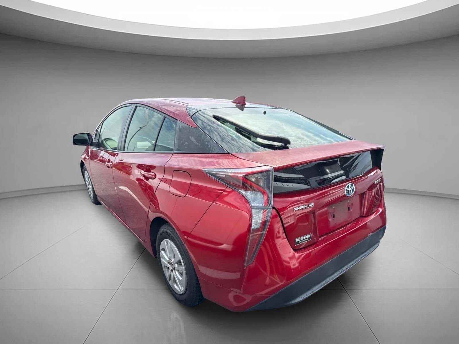 Used 2016 Hypersonic Red Toyota Two image 8