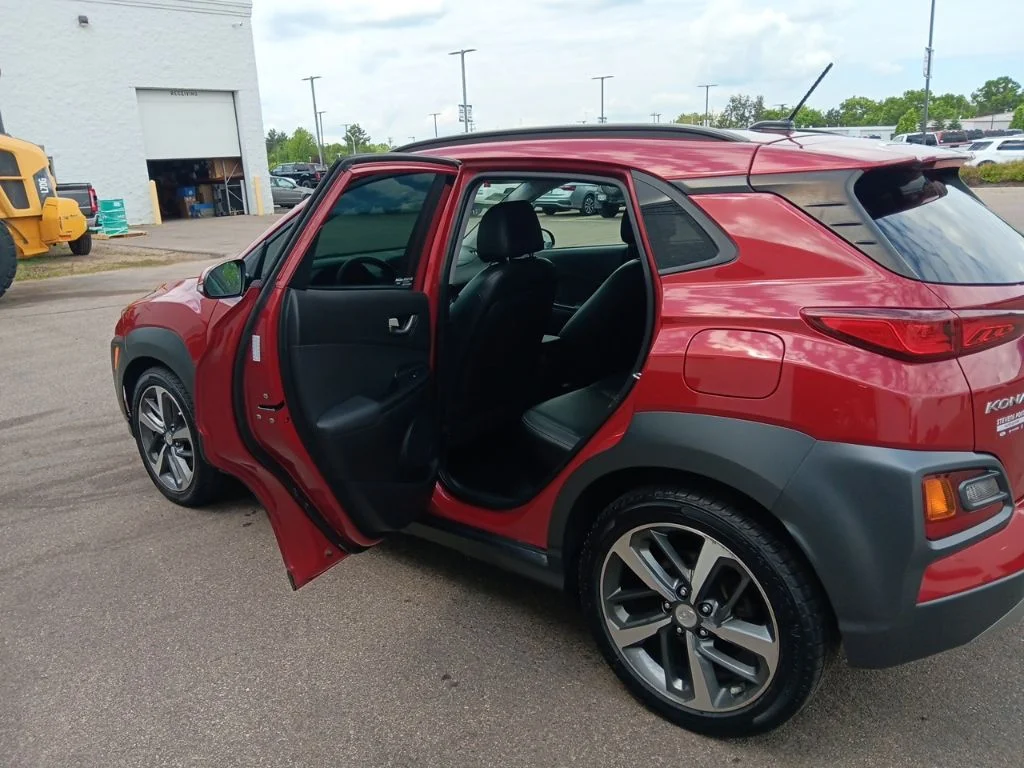 Used 2018 Pulse Red Hyundai Limited image 36