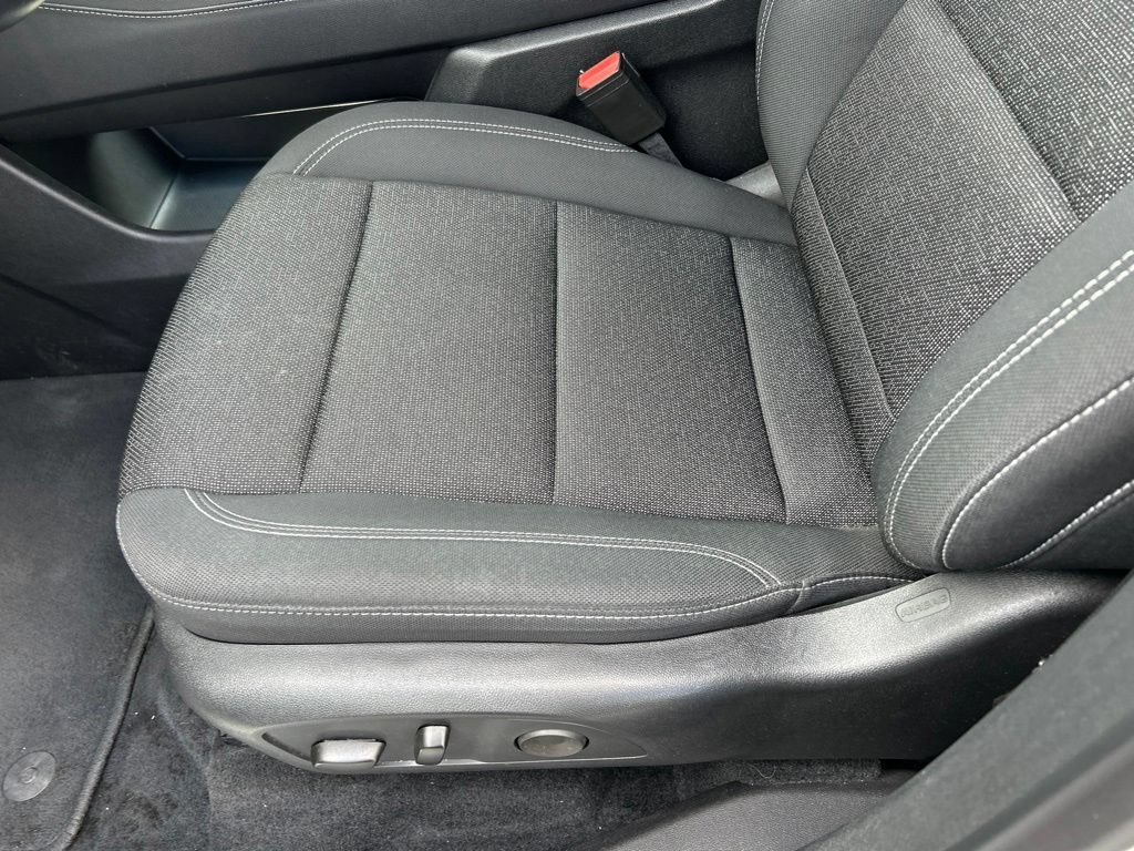 Used 2025 Summit White Chevrolet LT image 18