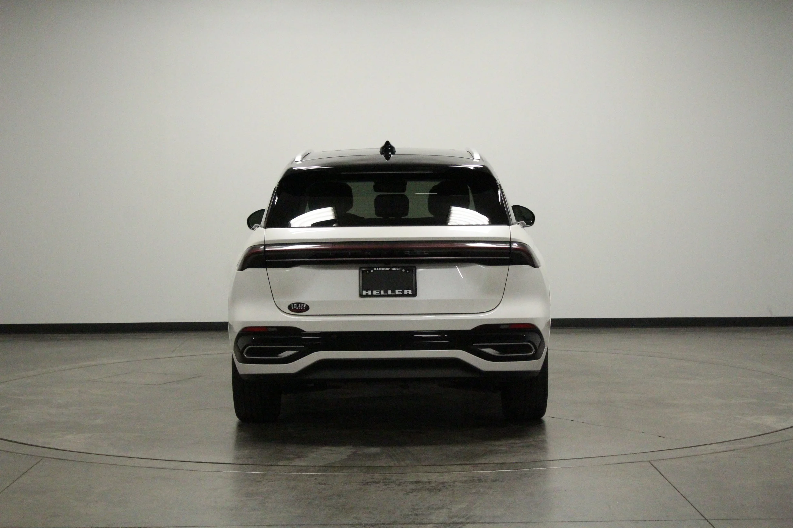 Used 2024 White Platinum Clearcoat Metallic Lincoln Black Label image 7