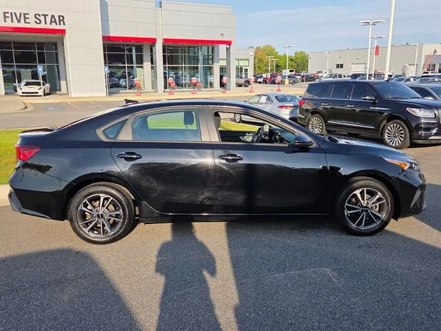 Used 2023 Black Kia LXS image 12