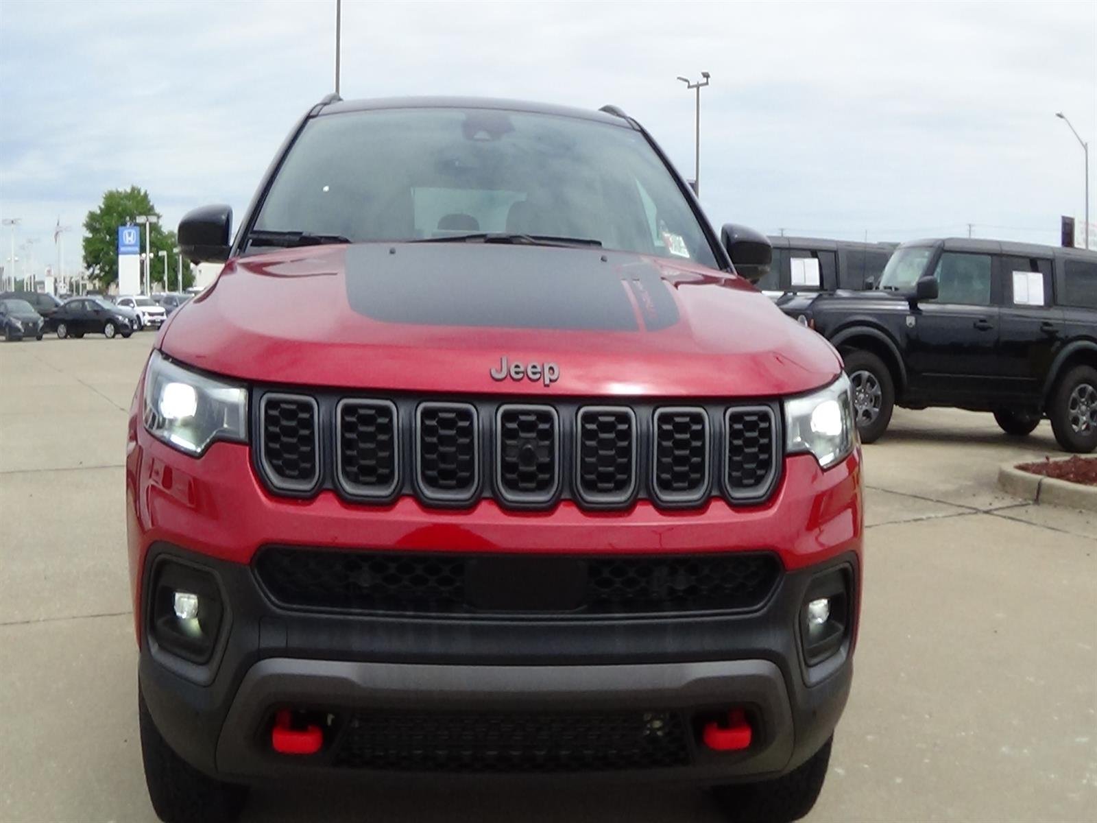 Certified Used 2024 Red Hot Pearl Coat (pr6) Jeep Trailhawk image 3