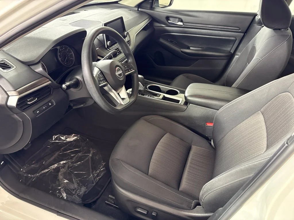 Used 2024 White Nissan 2.5 SV image 27
