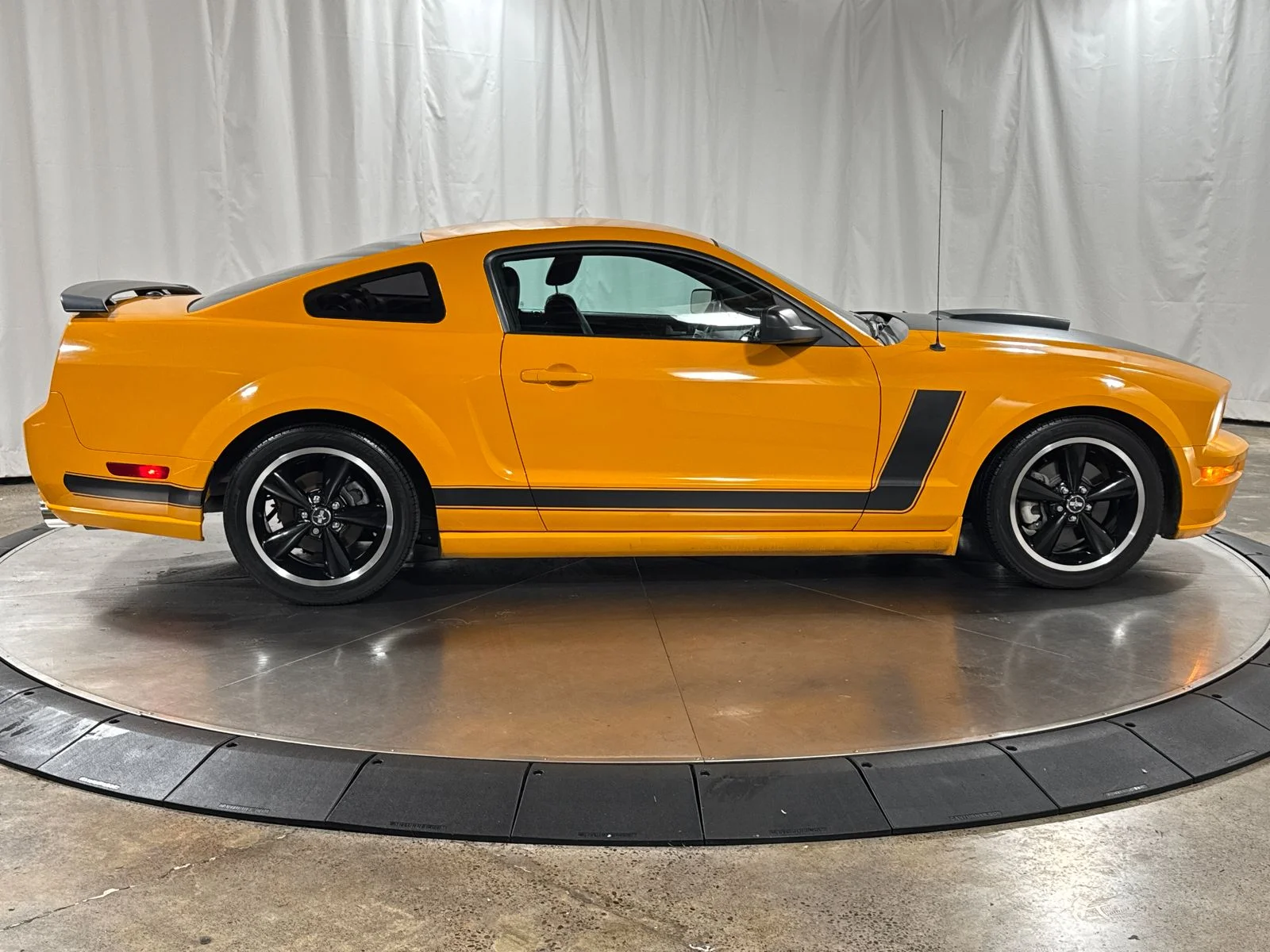 Used 2007  Ford GT Premium image 6
