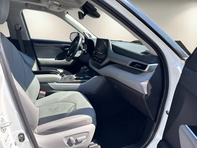 Used 2021 White Toyota Platinum image 15