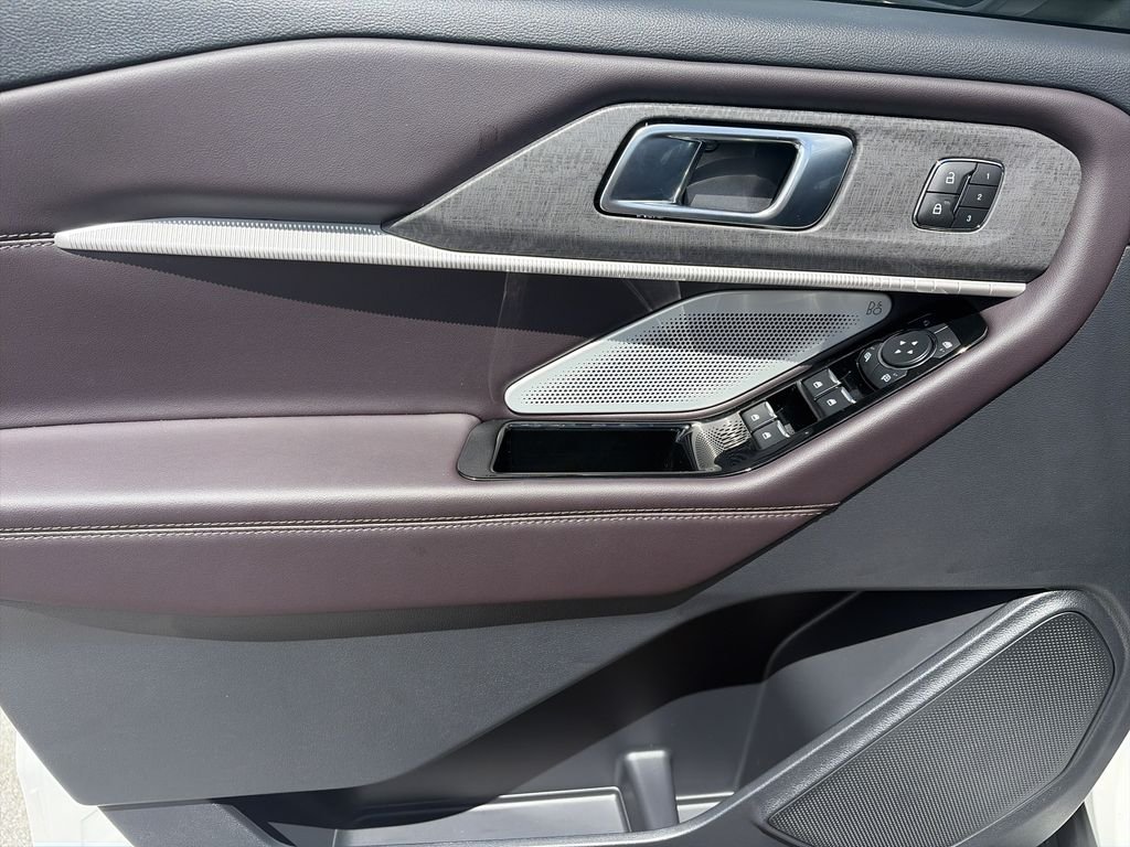 New 2026 White Ford Platinum image 17