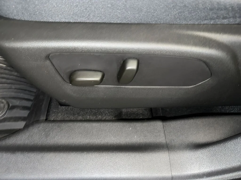 Used 2023 Moonstone Gray Metallic Buick Essence image 6