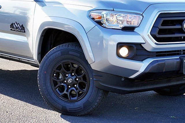 Used 2022 Silver Toyota SR5 image 3