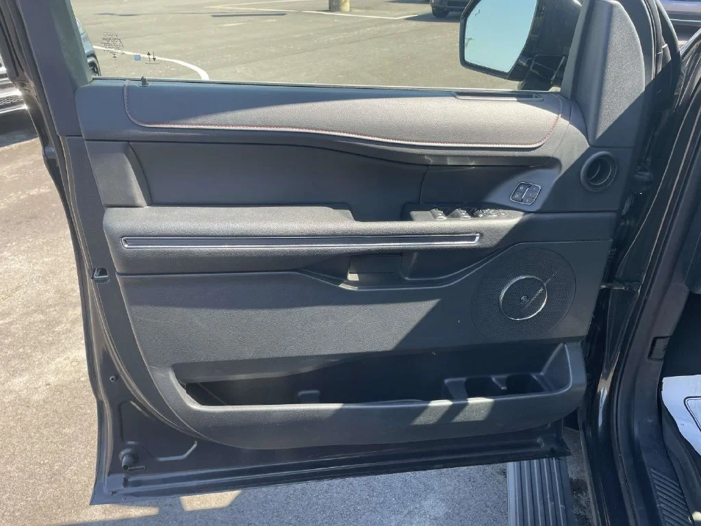 Used 2023  Ford Limited image 15