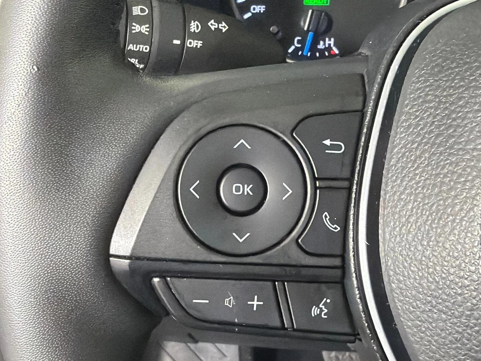 Used 2022  Toyota Hybrid XLE Premium image 26