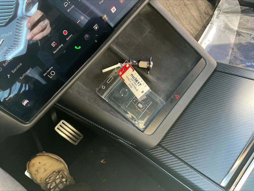 Used 2022  Tesla Plaid image 35
