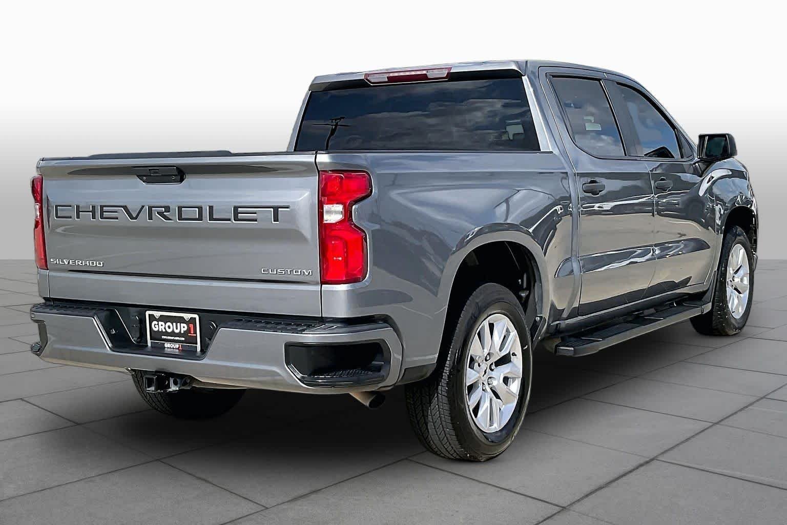 Used 2022 Satin Steel Metallic Chevrolet Custom image 13