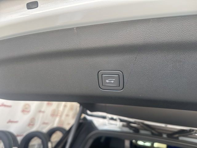 New 2026 Polar White Tricoat Chevrolet High Country image 38