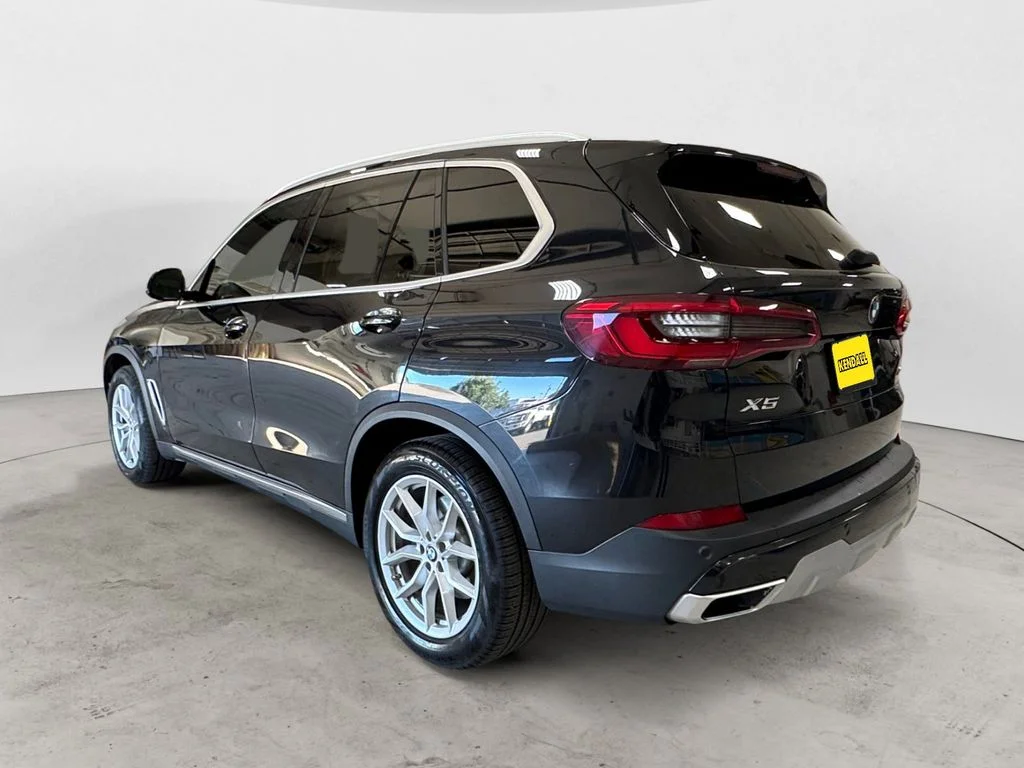 Used 2019 Black BMW xDrive40i image 3