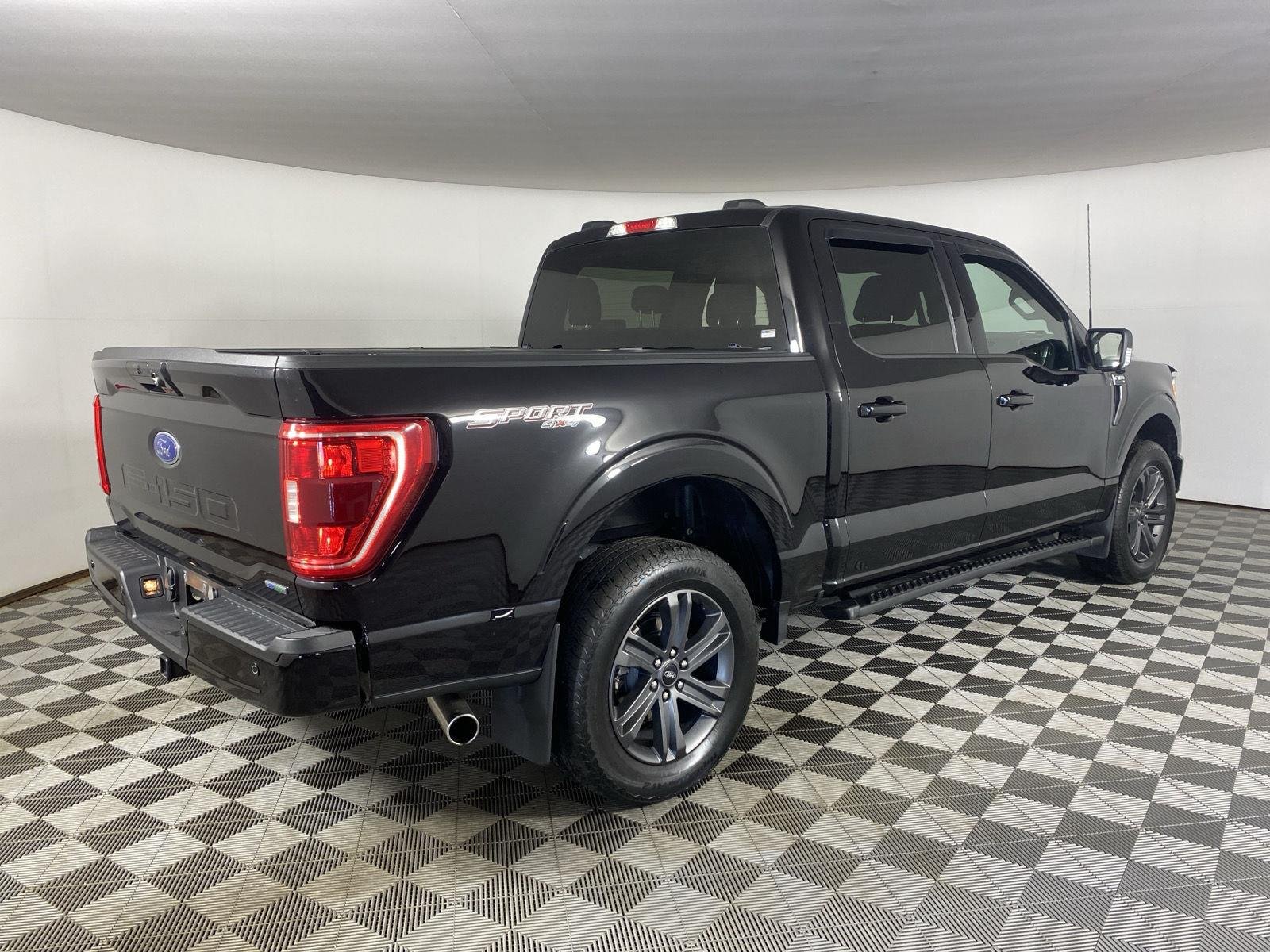 Used 2023 Agate Black Ford XLT image 9