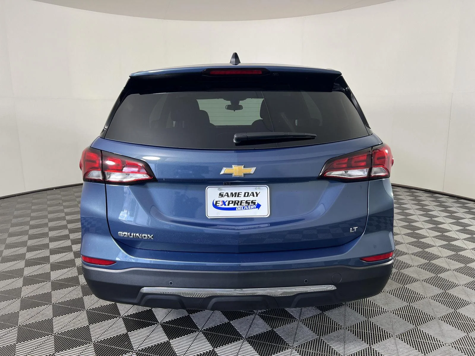 Used 2024 Lakeshore Blue Metallic Chevrolet LT image 25