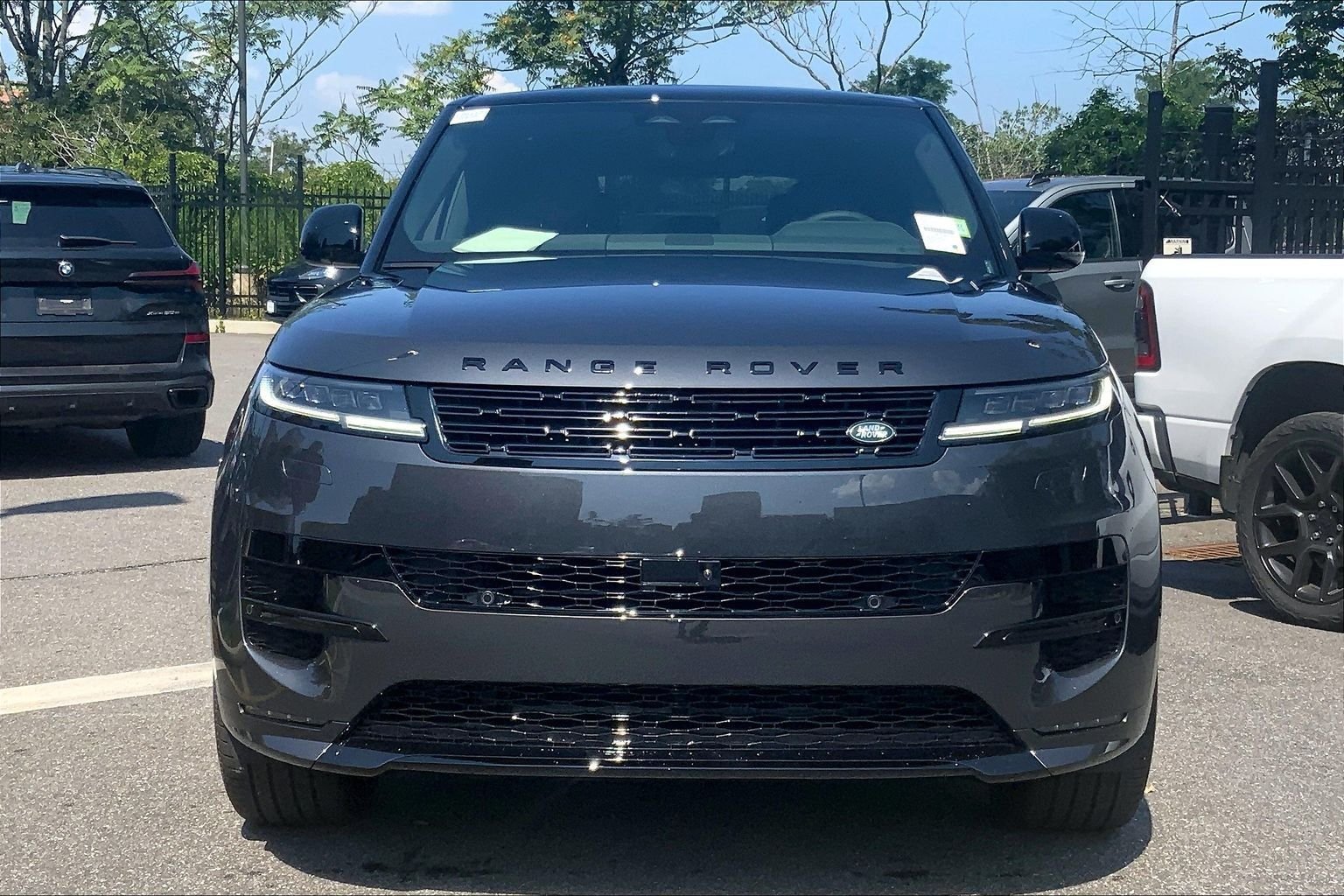 New 2026 Carpathian Grey Land Rover Dynamic SE image 3