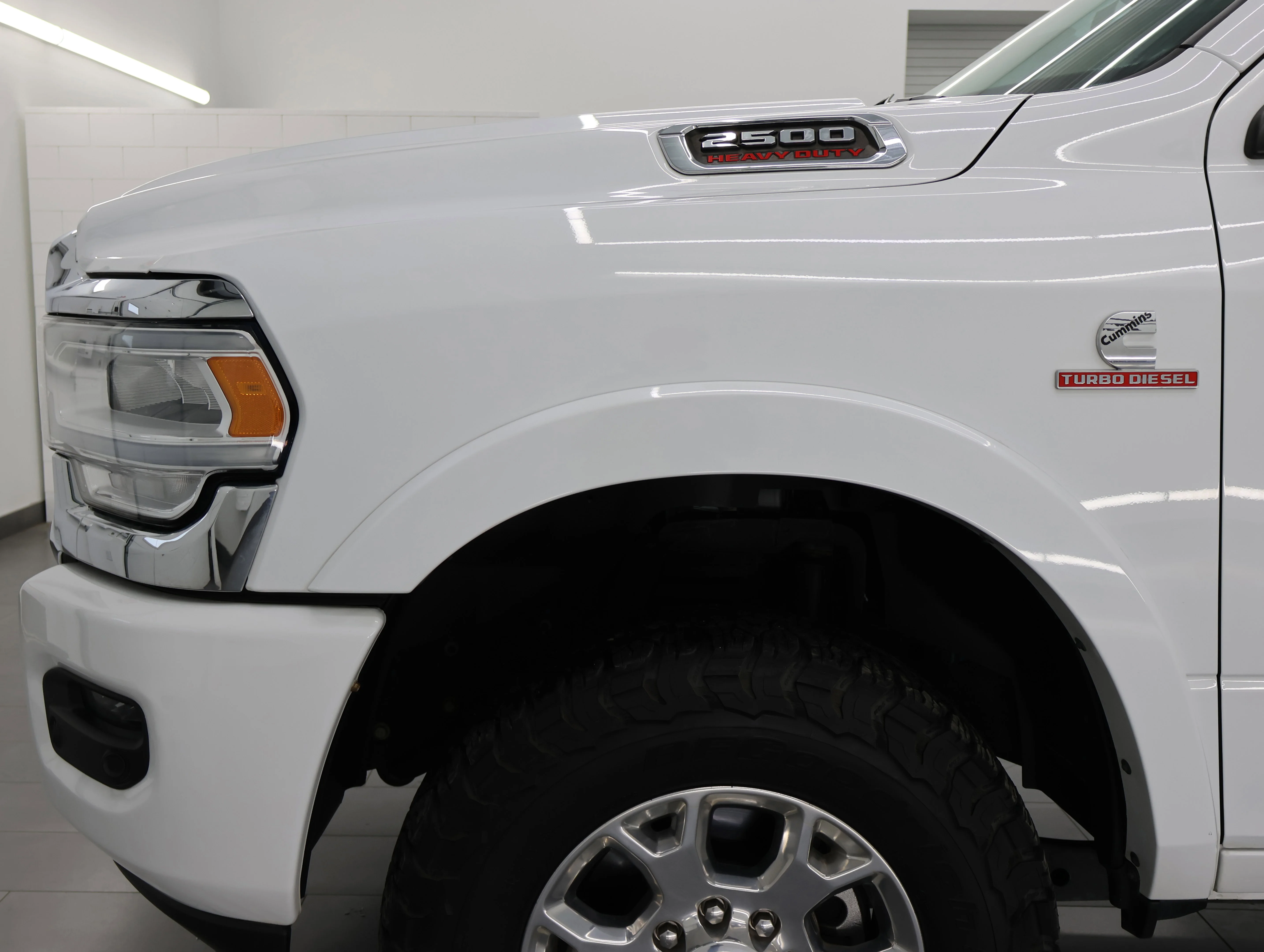 Used 2022 Bright White Clearcoat Ram Laramie image 31