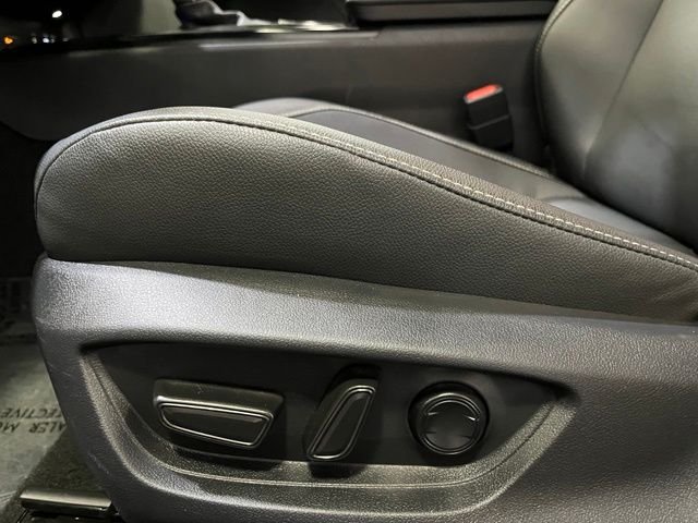 2025 Toyota Camry SE - Photo 14