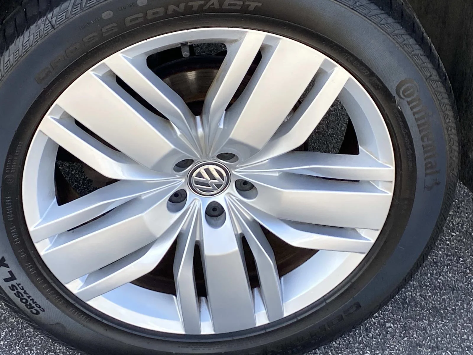 Used 2019 Platinum Gray Metallic Volkswagen 3.6L V6 SE w/Technology 4MOTION image 26
