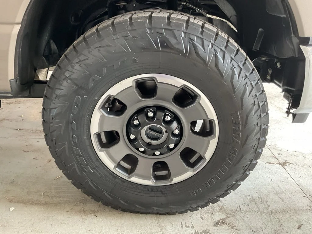 Used 2023 Stone Gray Metallic Ford Lariat image 26