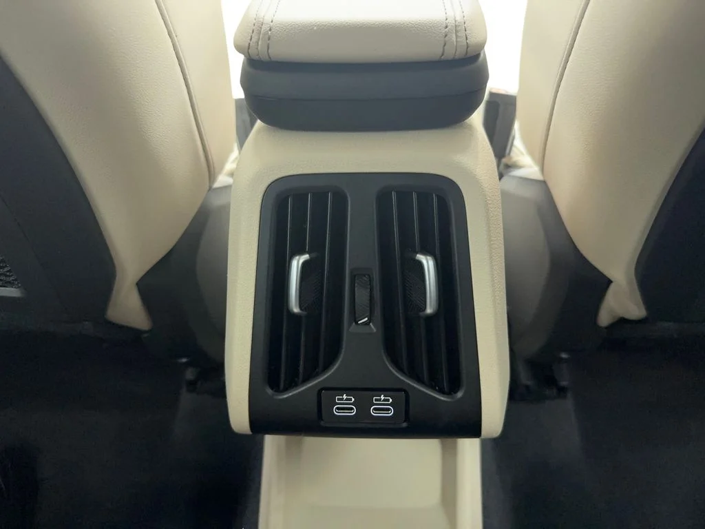 Used 2024 White BMW xDrive28i image 37