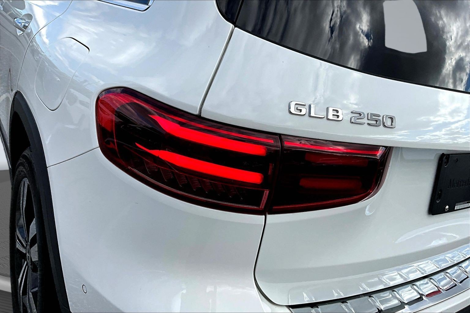 Used 2024 White Mercedes-Benz GLB 250 image 20
