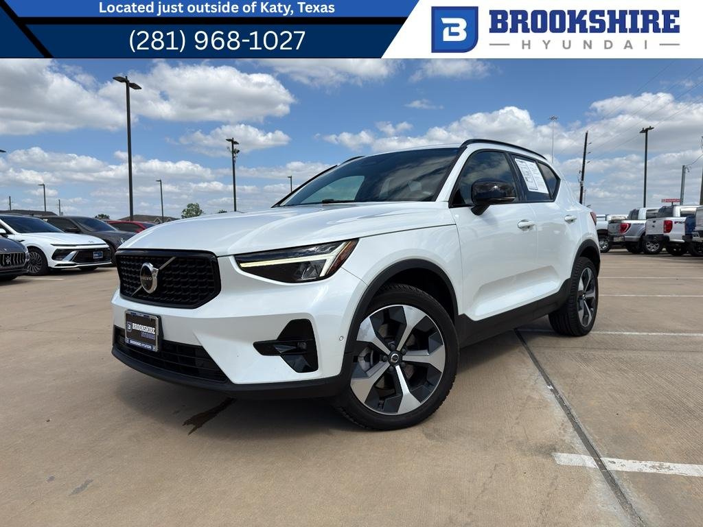2023 Volvo XC40 B4 Ultimate Dark's photo