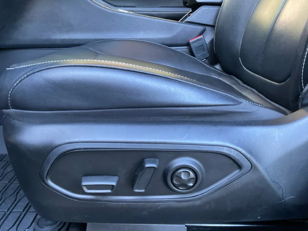 Used 2022 Black Jeep Limited image 35
