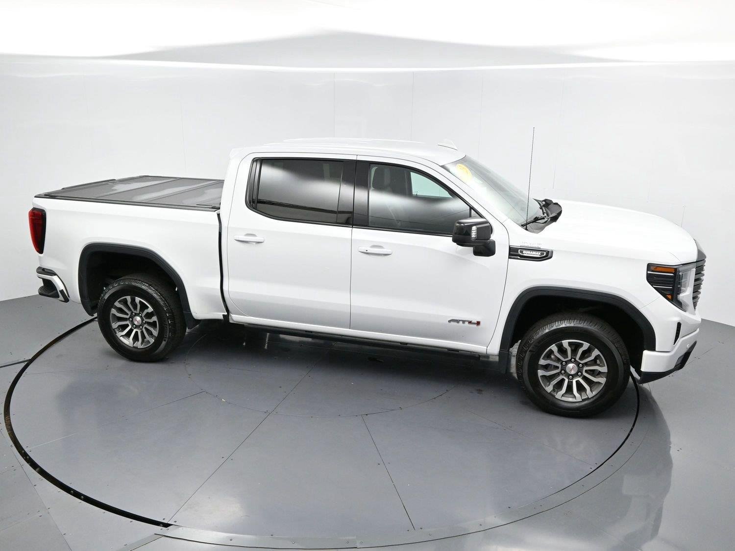 Used 2023 SUMMIT WHITE GMC AT4 image 39