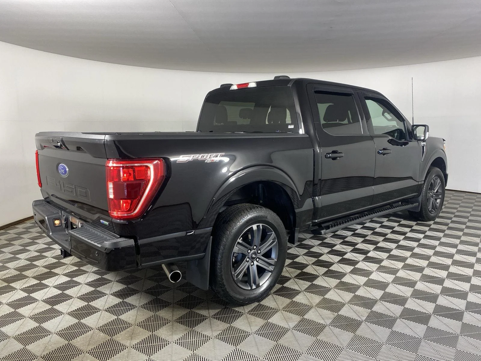 Used 2023 Agate Black Ford XLT image 17