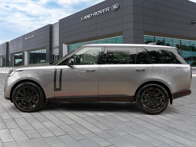 New 2026 Eiger Grey Land Rover SE image 2