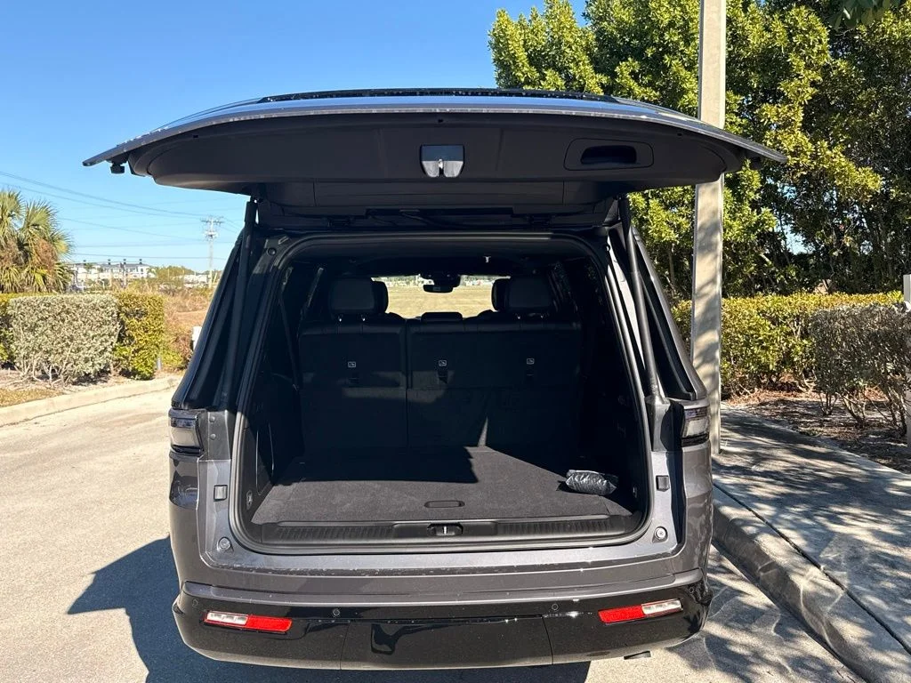 New 2026 Baltic Gray Metallic Clearcoat Jeep Limited Altitude image 39