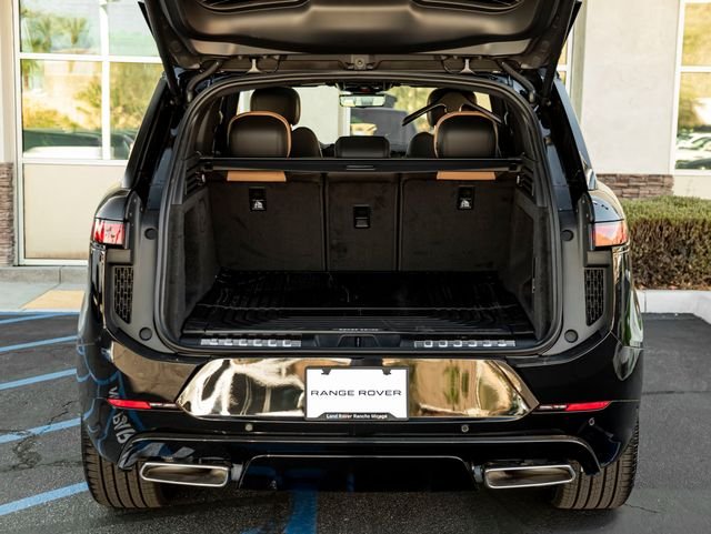 New 2026 Santorini Black Land Rover Dynamic SE image 28