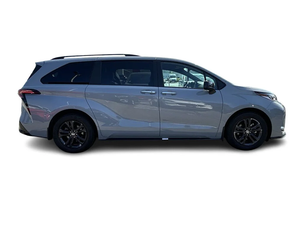 Used 2025  Toyota Sienna XSE AWD 7-Pass Dilawri Certified   Elevate image 16