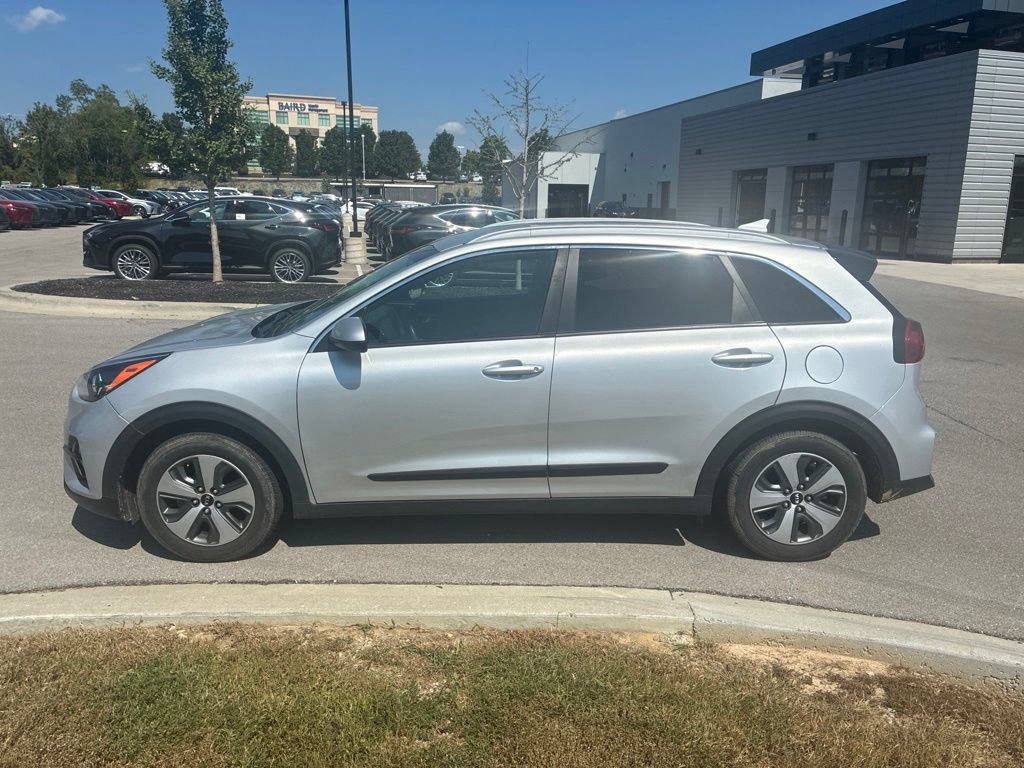 Used 2020 Silky Silver Kia LX image 4