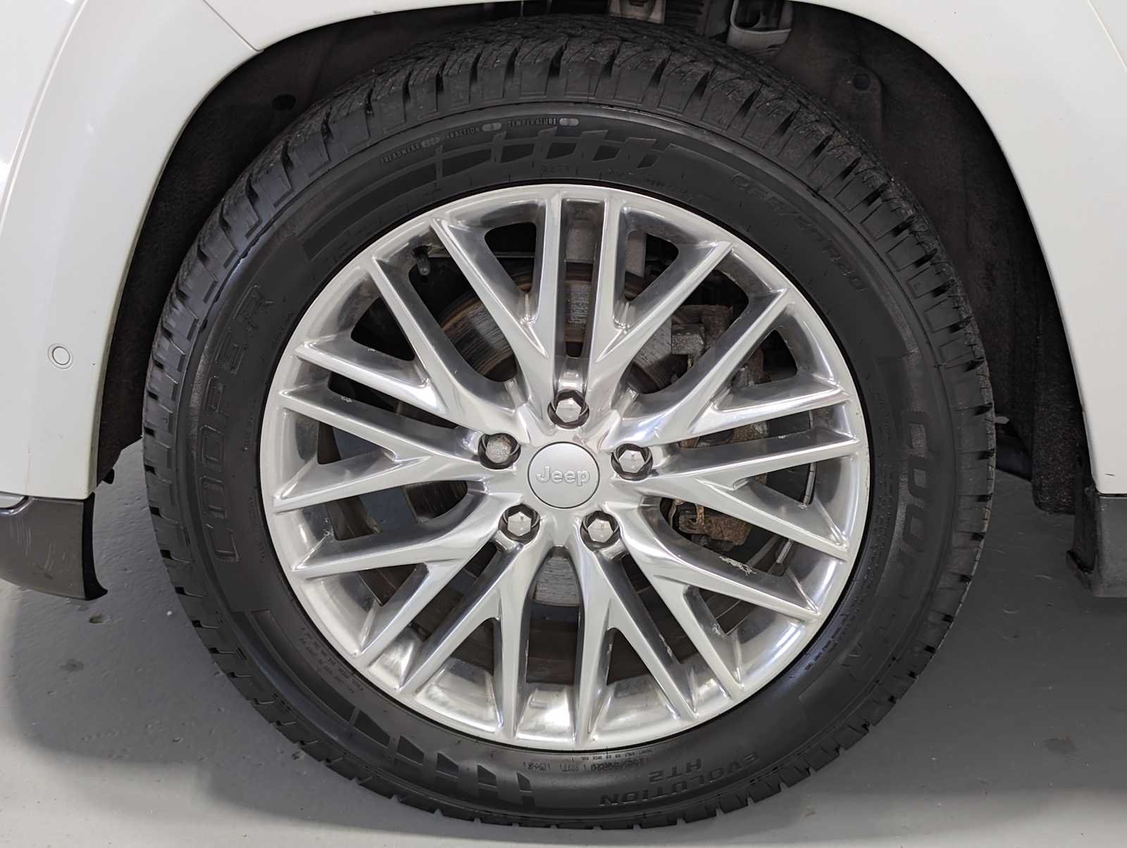 Used 2018 Ivory Tri-Coat Pearl Jeep Summit image 3