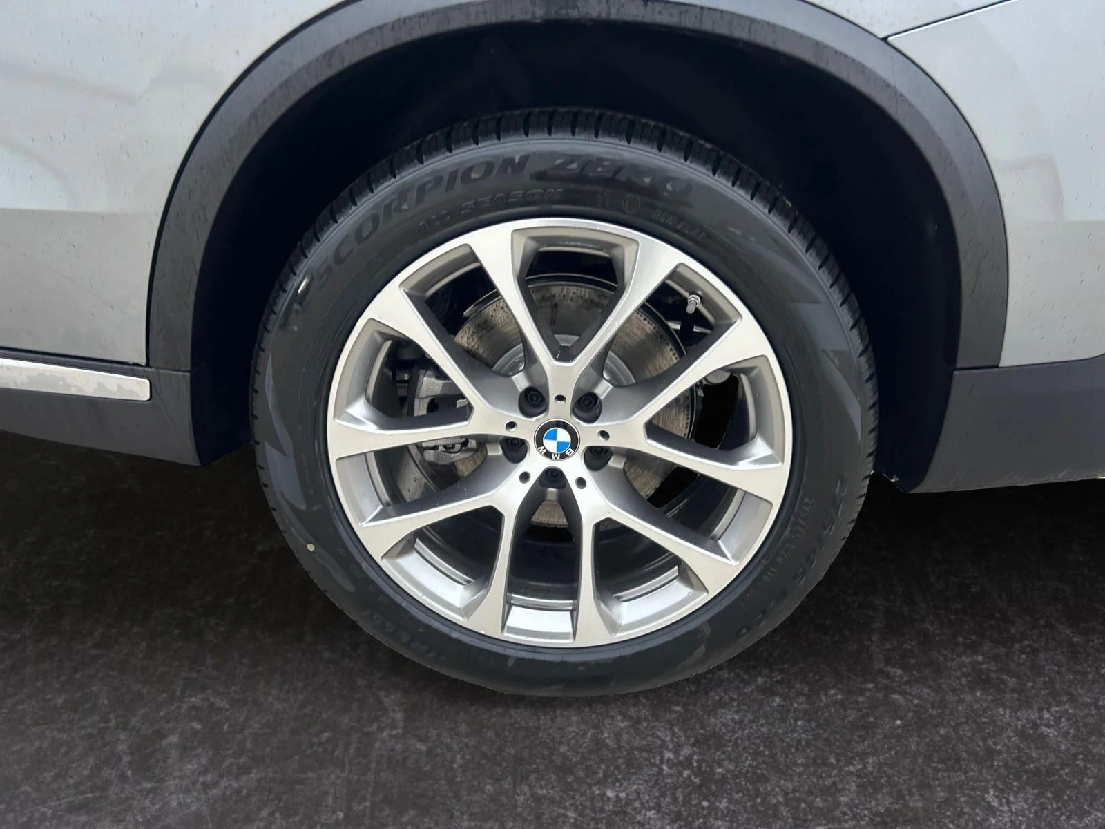 Used 2024 Skyscraper Grey Metallic BMW xDrive40i image 25