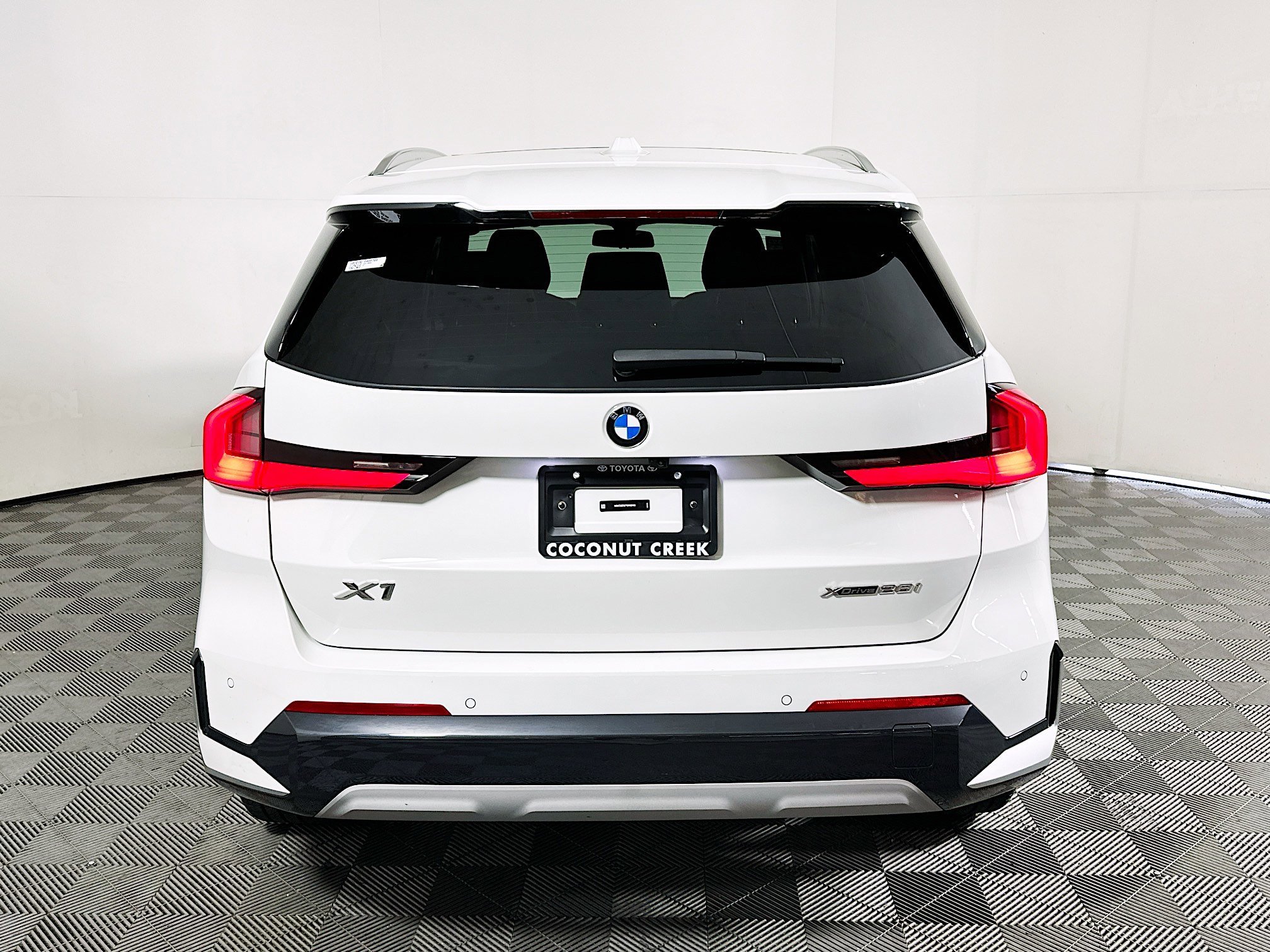 2026 BMW X1 thumbnail 6