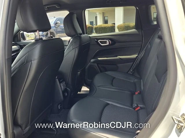 New 2026 Bright White Clearcoat Jeep Latitude image 6