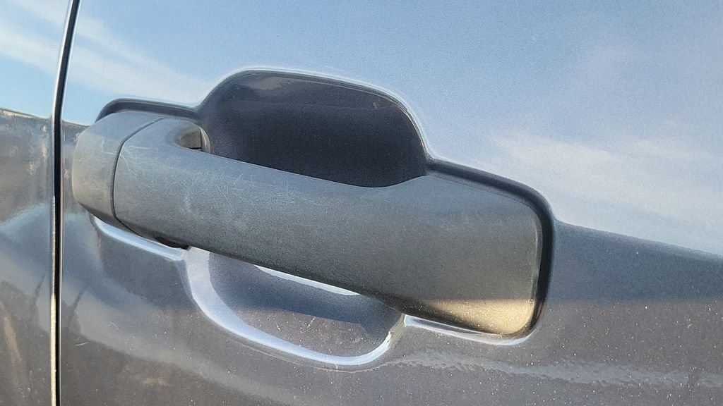 Used 2019 Gray Toyota SR5 image 6