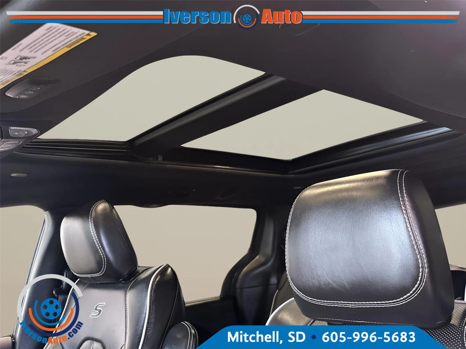 Used 2025 Ceramic Gray Clearcoat Chrysler Limited image 24