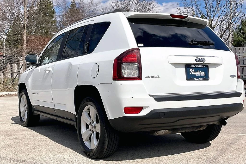 Used 2016 White Jeep Latitude image 9