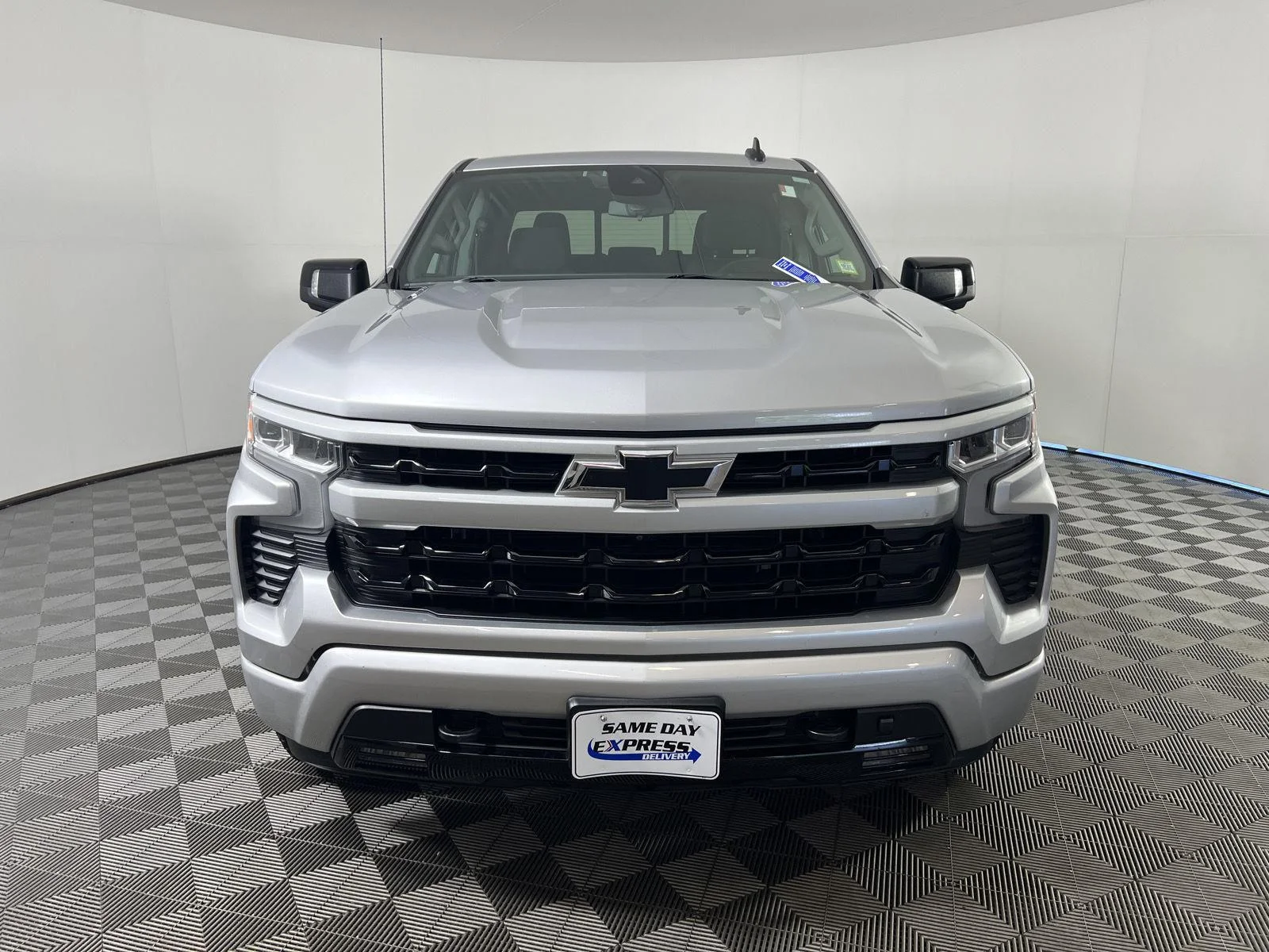 Used 2022 SILVER ICE METALLIC Chevrolet RST image 31