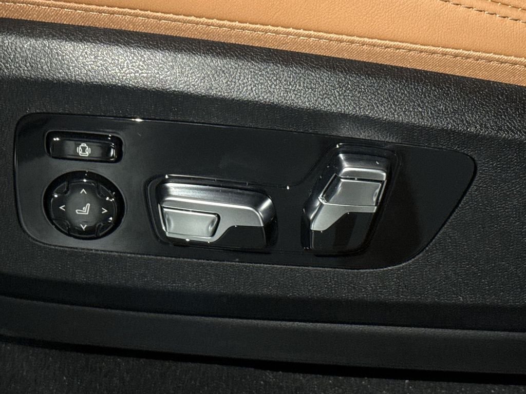 New 2027 White BMW xDrive40i image 12